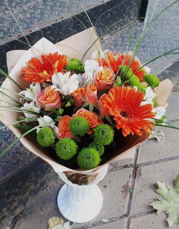 Букет цветов из: Герберы, Хризантемы, Альстромерии и Розы в Русский Акташ