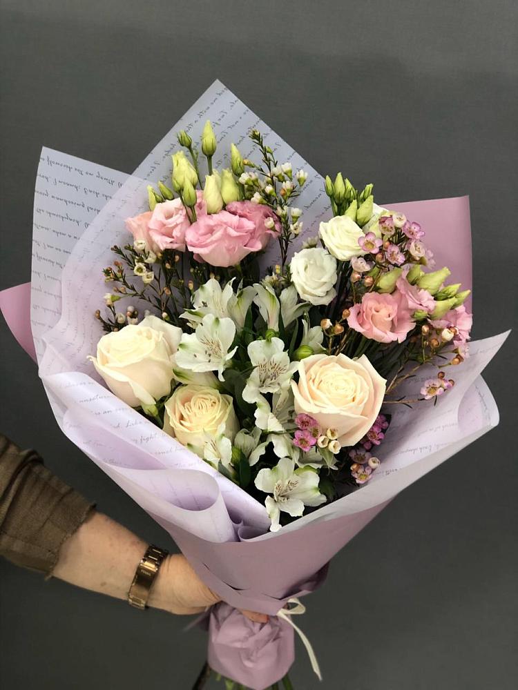 Букет цветов из: Альстромерии, Розы и Лизиантусы в Русский Акташ