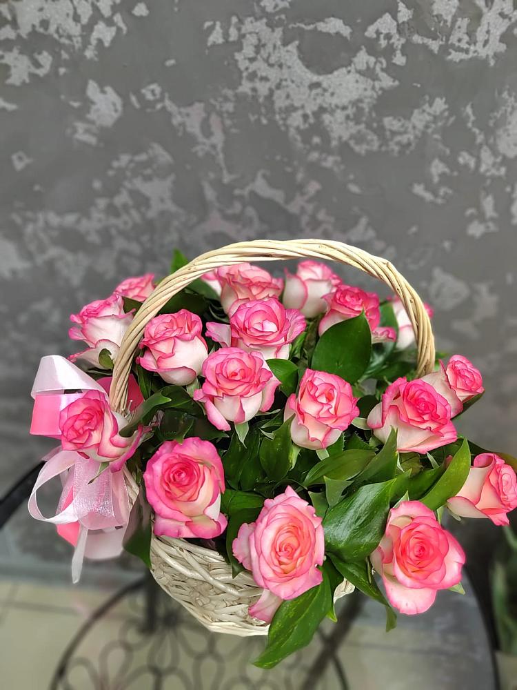 Цветочная композиция из Розы в корзине в Русский Акташ