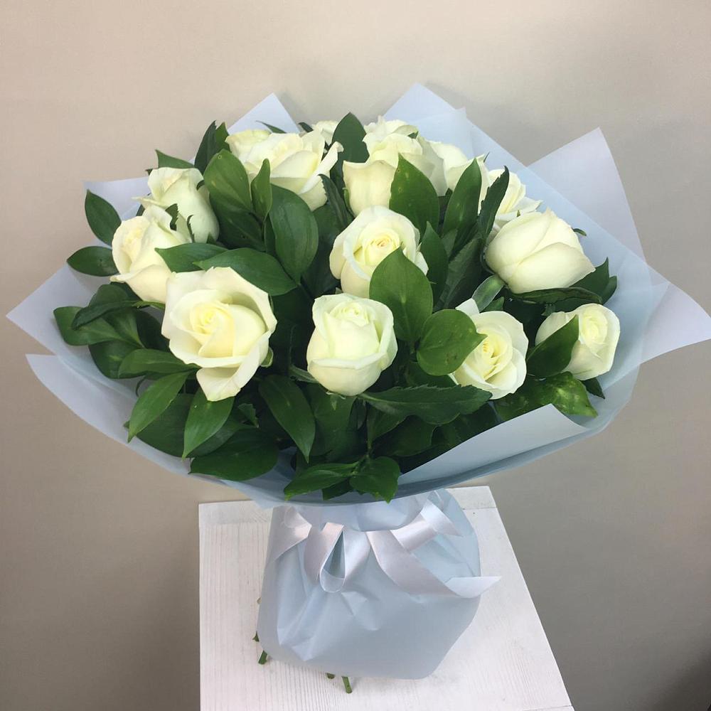 Букет 15 Белых роз Проуд в Русский Акташ
