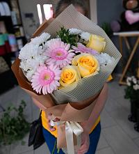Букет цветов из:  Герберы, Розы и Хризантемы в Русский Акташ