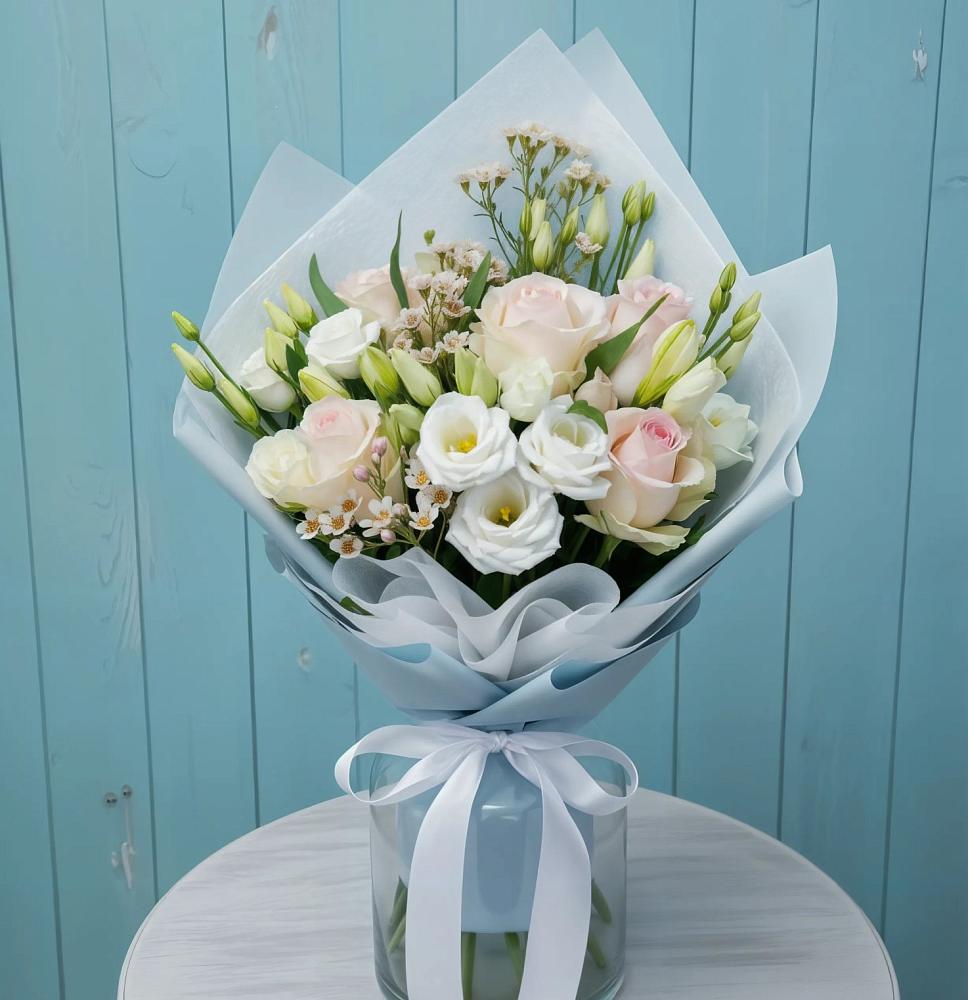 Букет цветов из: Розы и Лизиантусы в Русский Акташ