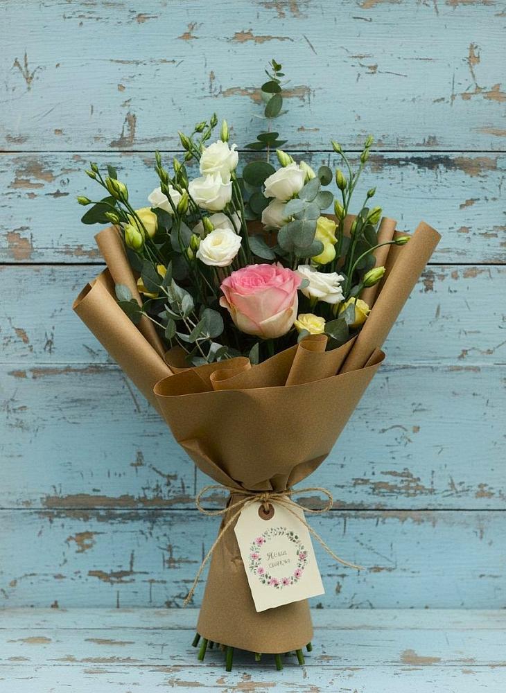 Букет цветов из: Розы и Лизиантусы в Русский Акташ