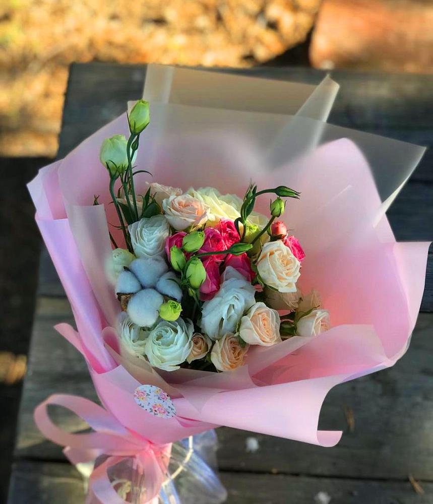 Букет цветов из: Розы и Лизиантусы в Русский Акташ