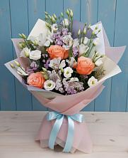 Букет цветов из:  Лизиантусы, Розы, Альстромерии и Гипсофила в Русский Акташ