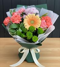 Букет цветов из:  Гвоздики, Розы, Герберы и Хризантемы в Русский Акташ