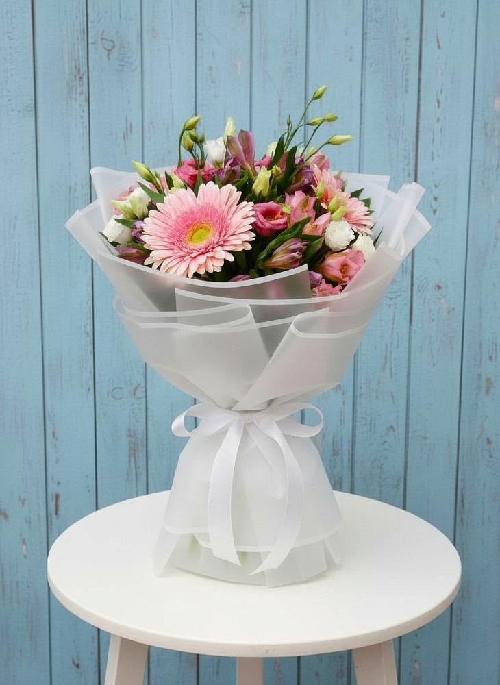 Букет цветов из: Герберы, Альстромерии и Лизиантусы в Русский Акташ