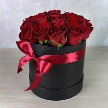 Цветочная композиция из Розы в шляпной коробке в Русский Акташ