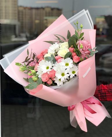 Букет цветов из: Розы, Лизиантусы и Хризантемы в Русский Акташ