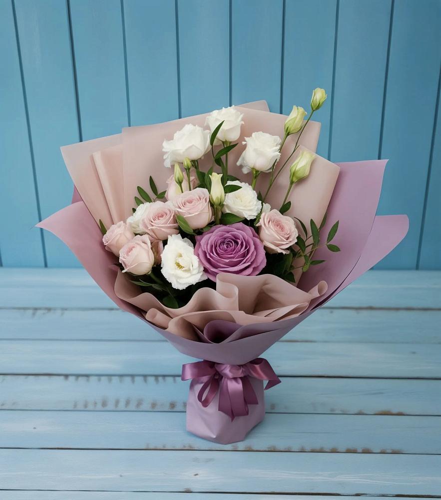 Букет цветов из: Розы и Лизиантусы в Русский Акташ